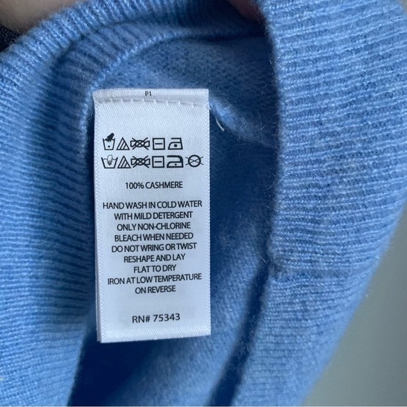 TAHARI 2-Ply Cashmere V-Neck Blue Cozy Dolman Sleeve Sweater - Picture 4 of 5